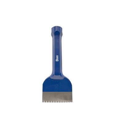 Toothed masonry chisel designed for controlled scoring and shaping of soft stone surfaces